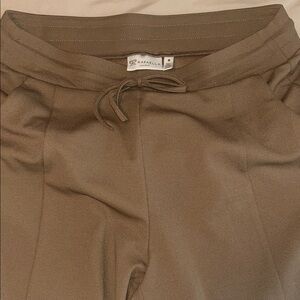 Rafaella Taupe shorts size medium with pockets